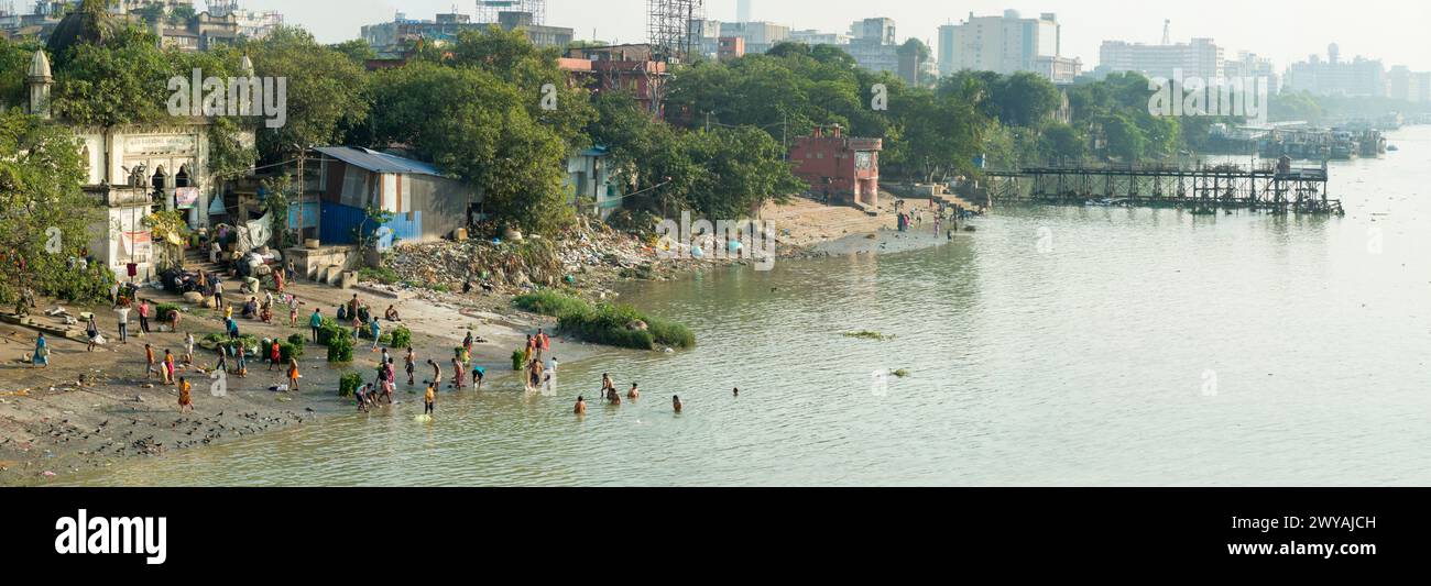 India, Kolkata, vista sul fiume ghat Foto Stock