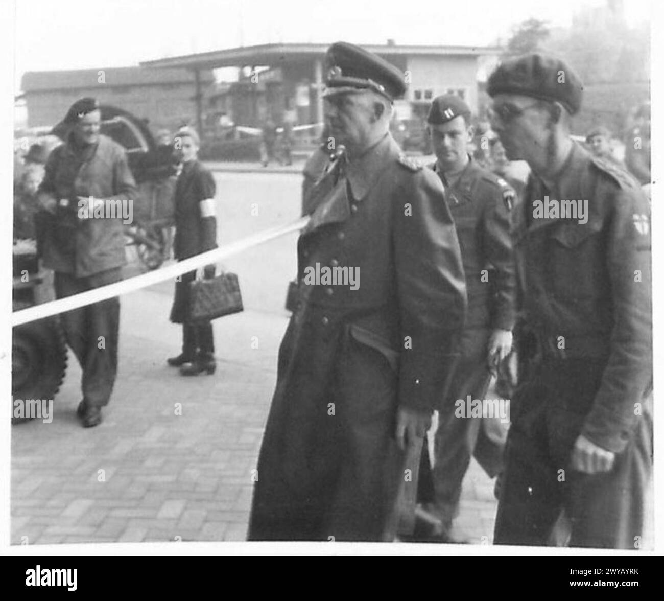 Il colonnello generale Jodl è fotografato dopo il suo arresto durante le operazioni del 21st Army Group dell'esercito britannico nella Germania post-bellica. Foto Stock