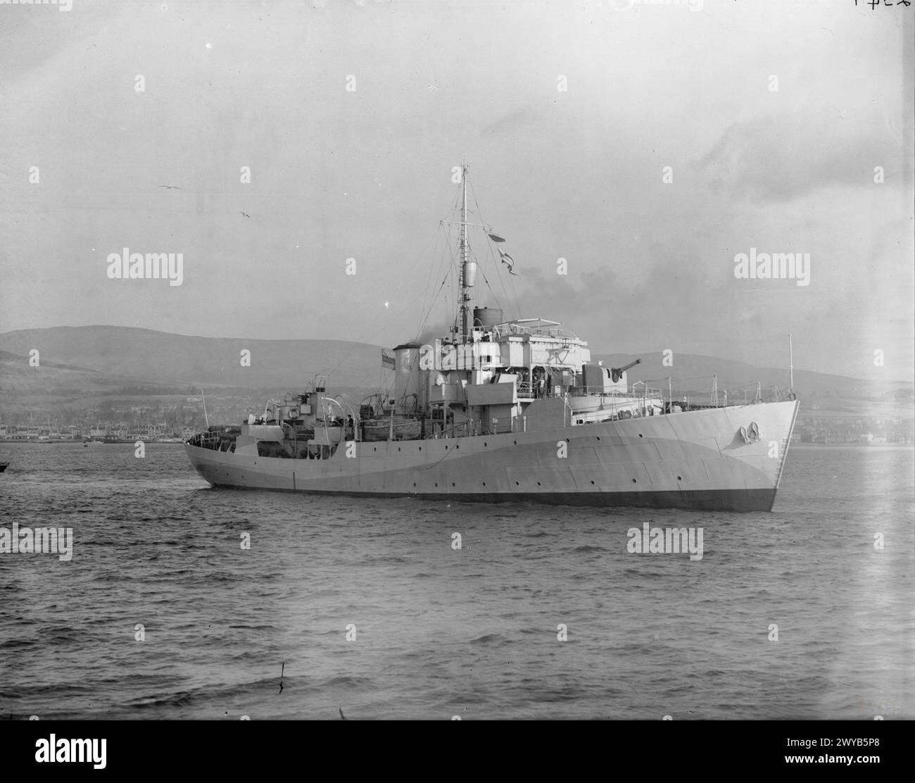 La HMS Balsam, una nave della Royal Navy, è in corso nelle acque costiere come parte di operazioni di caccia minata e marittime. Foto Stock