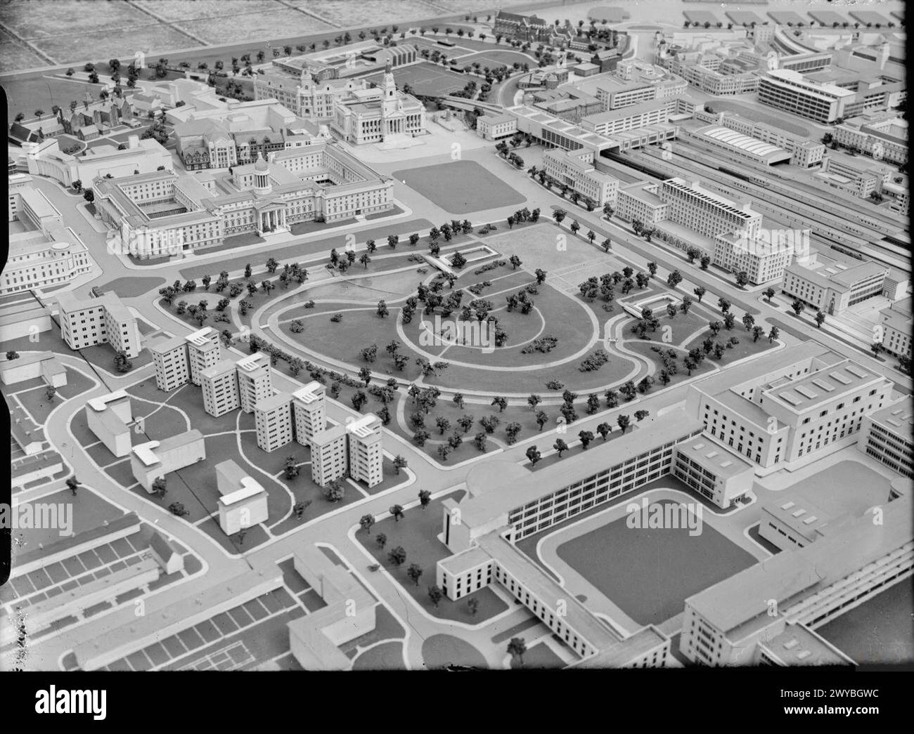 Il modello del centro di Portsmouth prodotto dagli architetti della città illustra lo schema di ripianificazione del dopoguerra. Mostra banchine, stazione ferroviaria principale, un parco e un nuovo centro civico proposto dopo pesanti bombardamenti tedeschi nel 1941. Foto Stock