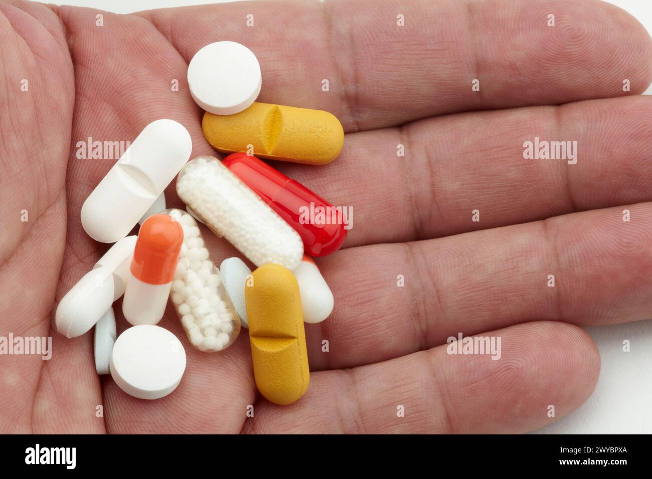 Campioni di capsule e compresse, farmaci generici, stabilimento farmaceutico, stabilimento di produzione di farmaci, Centro di ricerca, farmacia, area salute. Foto Stock