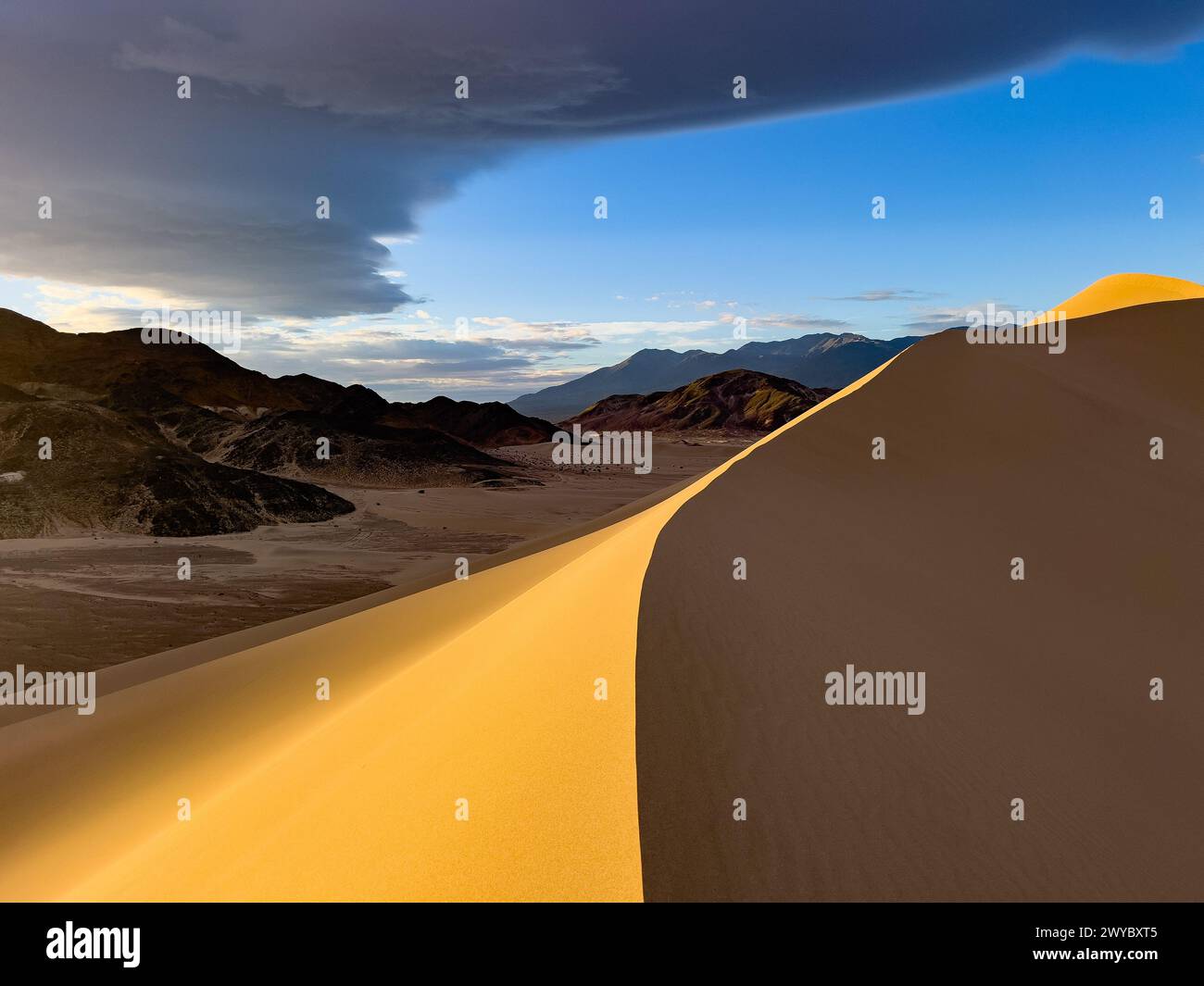 Le spettacolari dune di sabbia di Ibex nel Death Valley National Park, California, USA Foto Stock