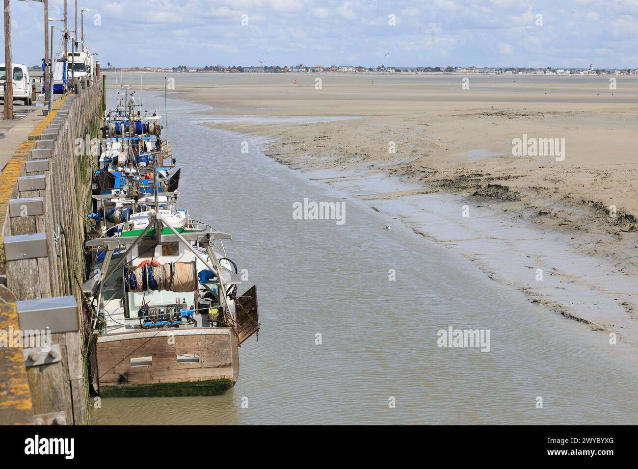 Le Hourdel, Francia. 5 aprile 2024. © PHOTOPQR/LE COURRIER PICARD/Fred HASLIN ; le Hourdel ; 05/04/2024 ; 05/04/24 debutto de la saison estivale sur la cote picarde le port du Hourdel Photo Fred Haslin Francia, aprile 2024 inizio della stagione turistica sulla costa, in Piccardia crediti: MAXPPP/Alamy Live News Foto Stock