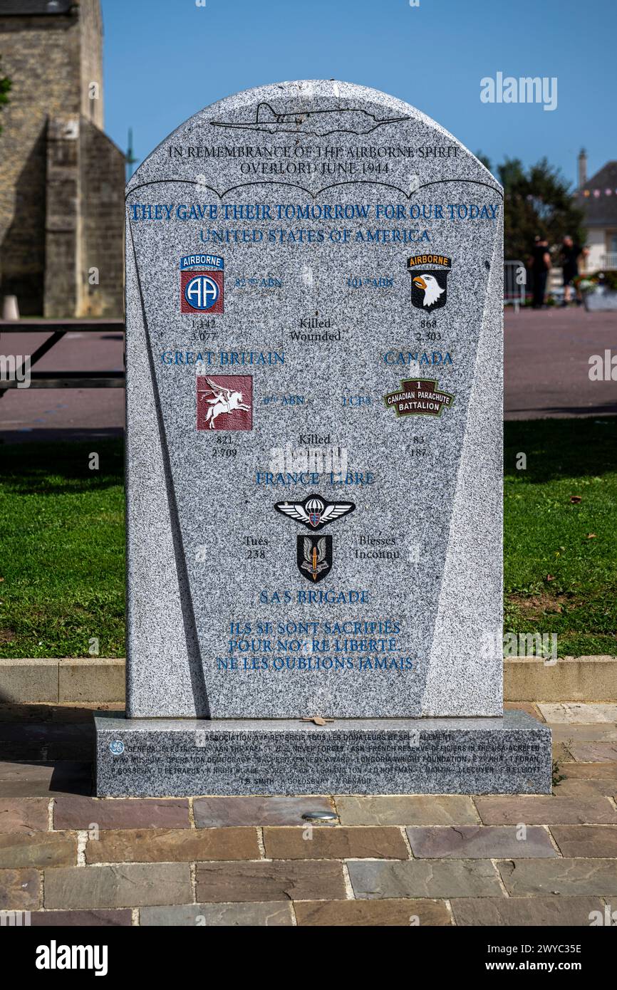 Airborne Forces Memorial, Sainte-Mere-Eglise, Manchester, Normandia, Francia Foto Stock