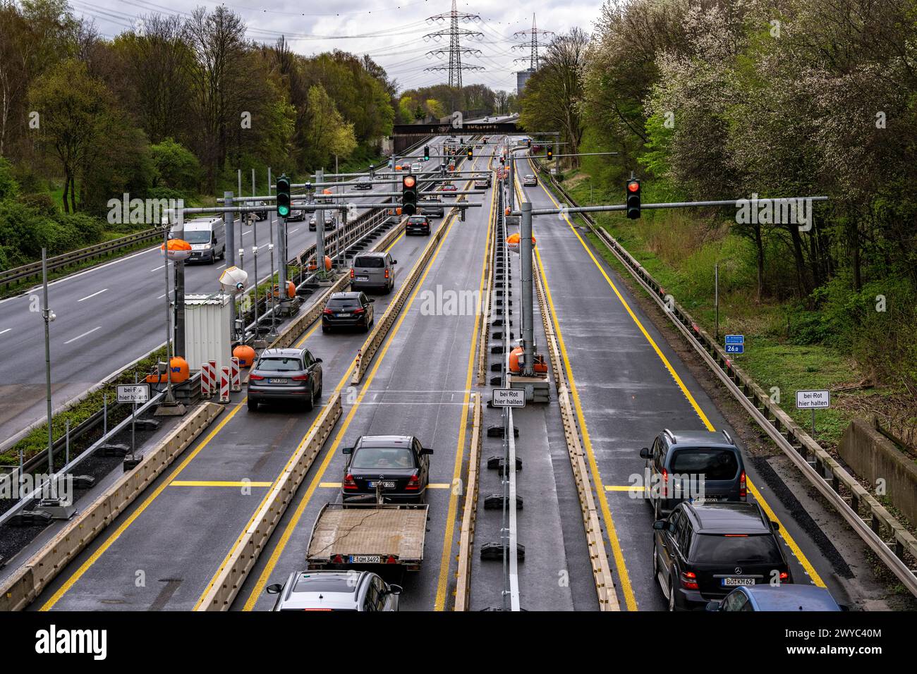 Sistema di pesatura e barriera sulla superstrada A42, di fronte al ponte della superstrada in rovina sul canale Reno-Herne, tra Bottrop ed Essen Foto Stock