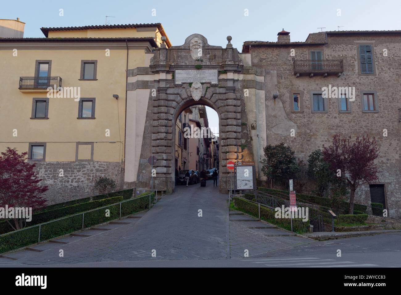 Porta d'ingresso principale della città di Montefiascone, regione Lazio, Italia. Aprile 2024 Foto Stock