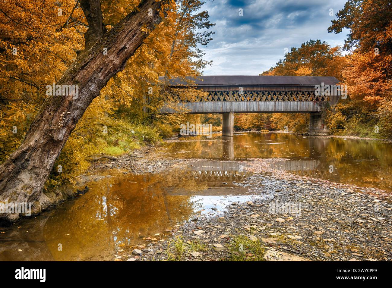 Ohio Covered Bridges Tranquil Autumn Scene Foto Stock