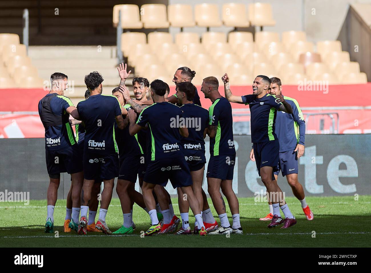 Siviglia, Spagna. 5 aprile 2024. I giocatori dell'RCD Mallorca scherzano durante la sessione di allenamento alla vigilia della finale di calcio della Copa del Rey spagnola tra Athletic Club e l'RCD Mallorca allo stadio la Cartuja. Credito: SOPA Images Limited/Alamy Live News Foto Stock