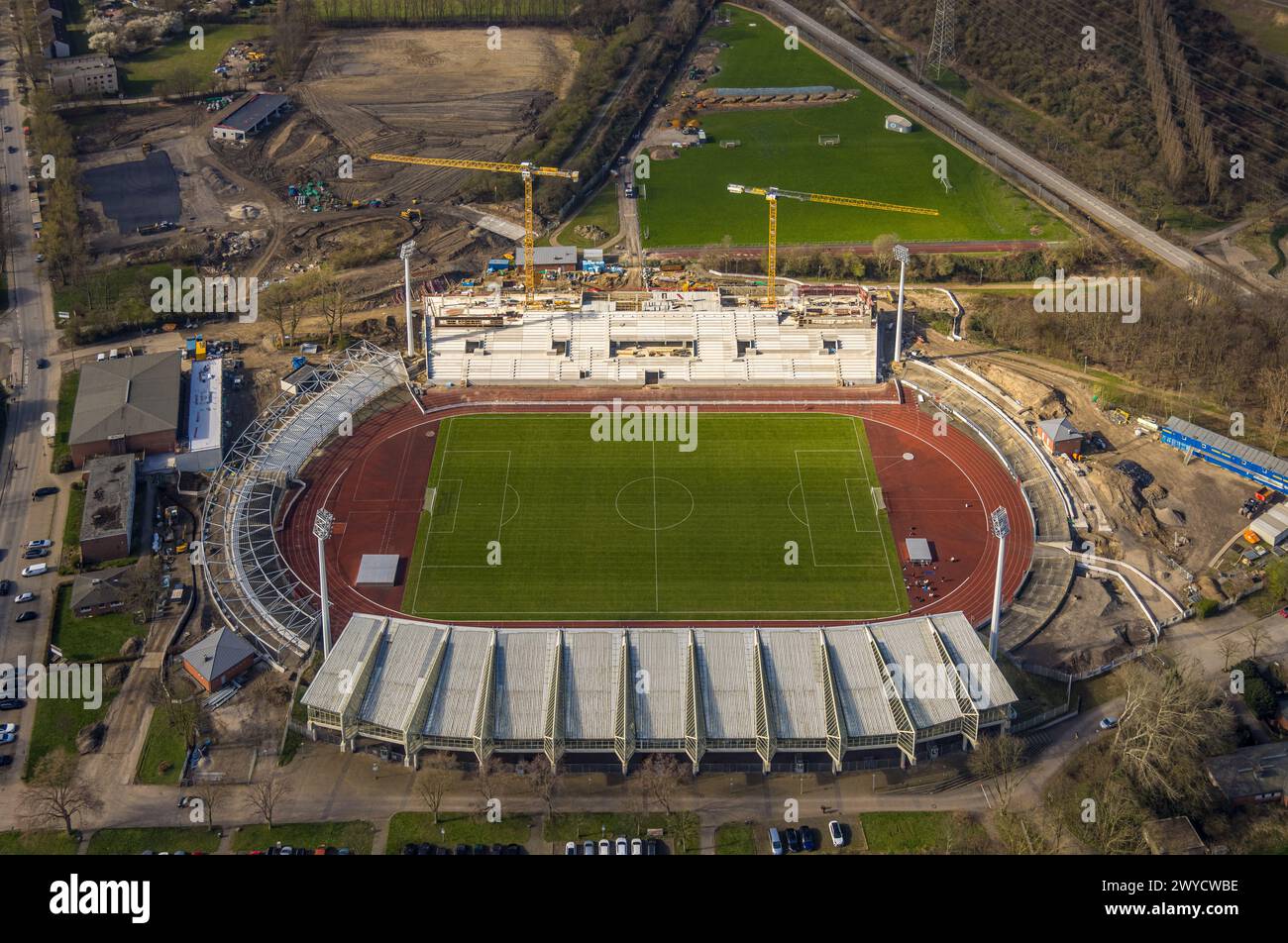 Vista aerea, Lohrheidestadion Wattenscheid, stadio di calcio e impianto di atletica di SG Wattenscheid 09, cantiere in costruzione con ricostruzione e mod Foto Stock