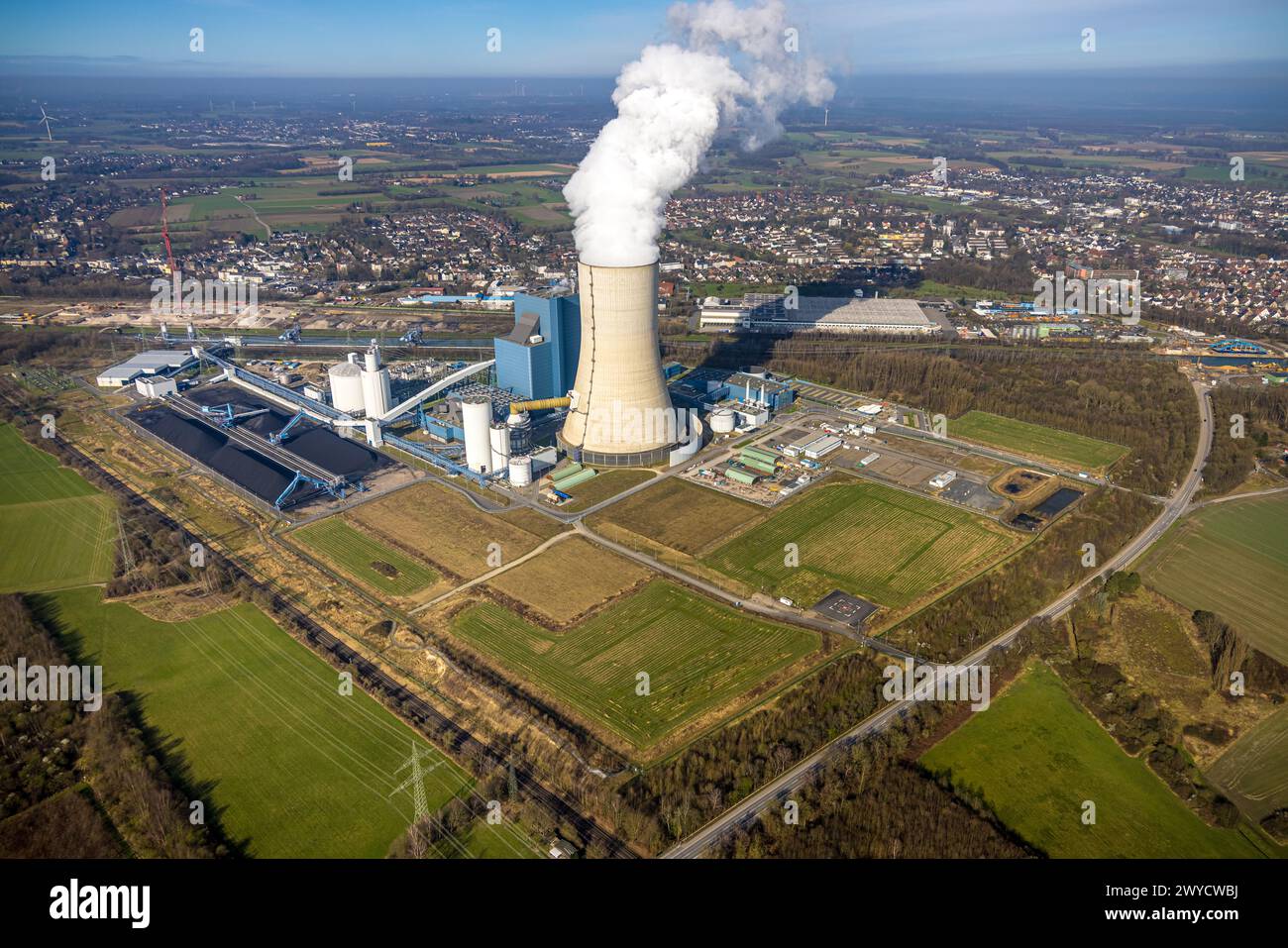 Vista aerea, centrale elettrica EON Datteln 4 di Uniper Kraftwerke GmbH, con torre di raffreddamento per fumatori sul canale Dortmund-EMS, Dümmer, Datteln, zona della Ruhr, No Foto Stock