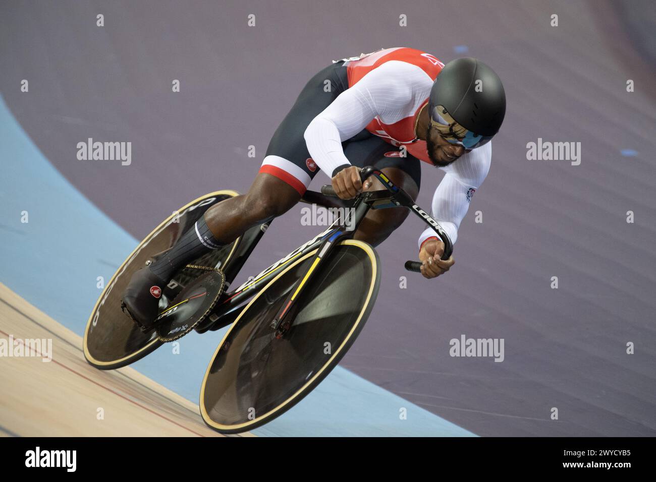 Los Angeles, California, Stati Uniti. 5 aprile 2024. Kwesi Brown di Trinidad e Tobago nella cronometro dei 200 metri, qualificandosi per lo sprint maschile. Crediti: Casey B. Gibson/Alamy Live News Foto Stock