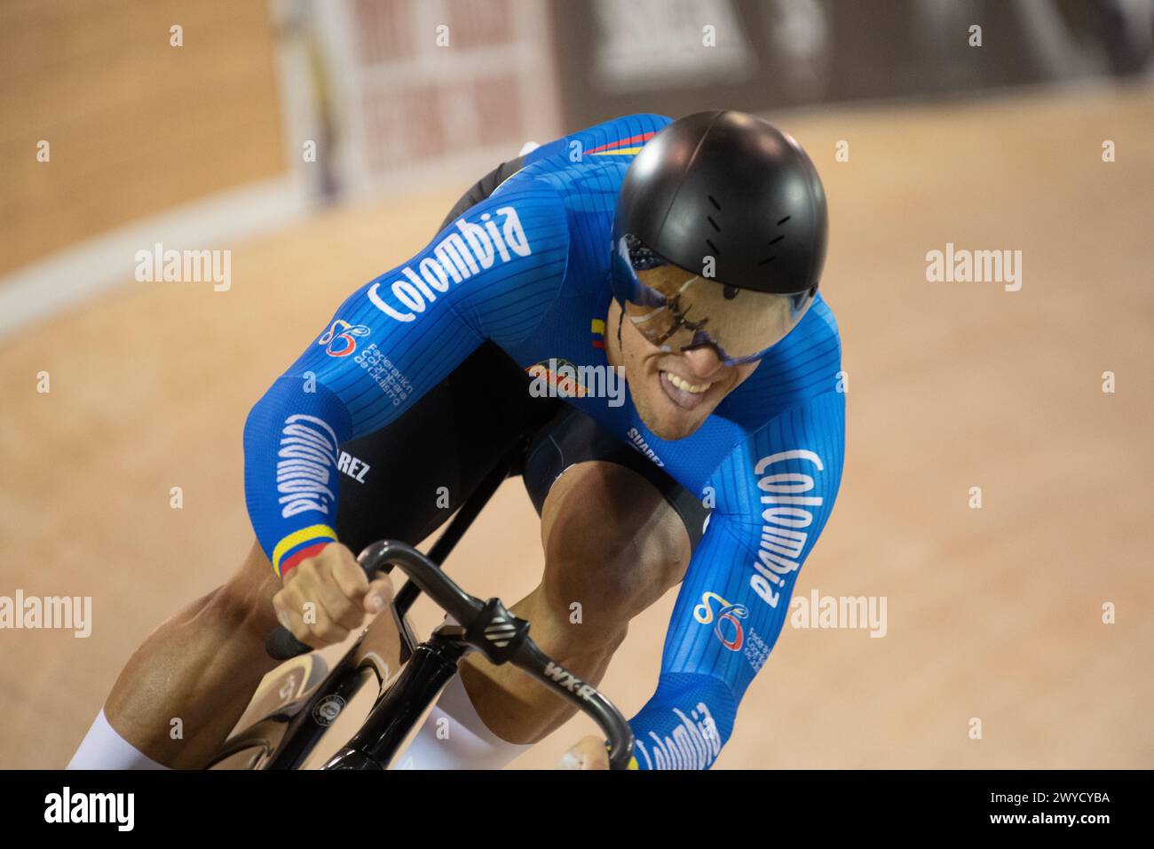 Los Angeles, California, Stati Uniti. 5 aprile 2024. Kevin Quintero della Colombia nel cronometro maschile dei 200 metri, che si qualifica per lo sprint della partita maschile. Crediti: Casey B. Gibson/Alamy Live News Foto Stock