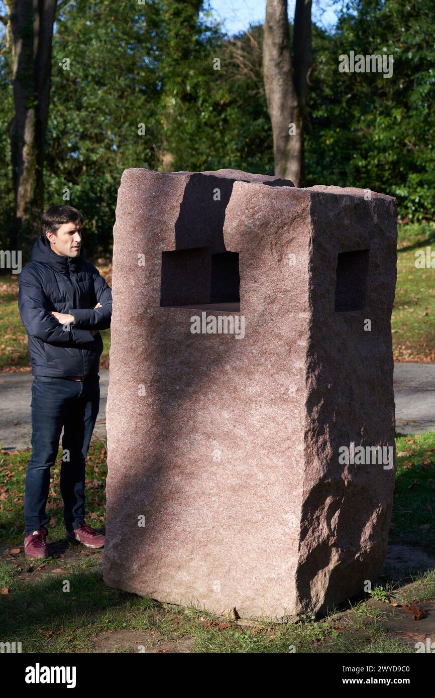 "Quanto è profonda l'aria IV, granito", 1987, Eduardo Chillida (1924-2002), Chillida Leku Museoa, Donostia, San Sebastian, Paesi Baschi, Spagna. Foto Stock