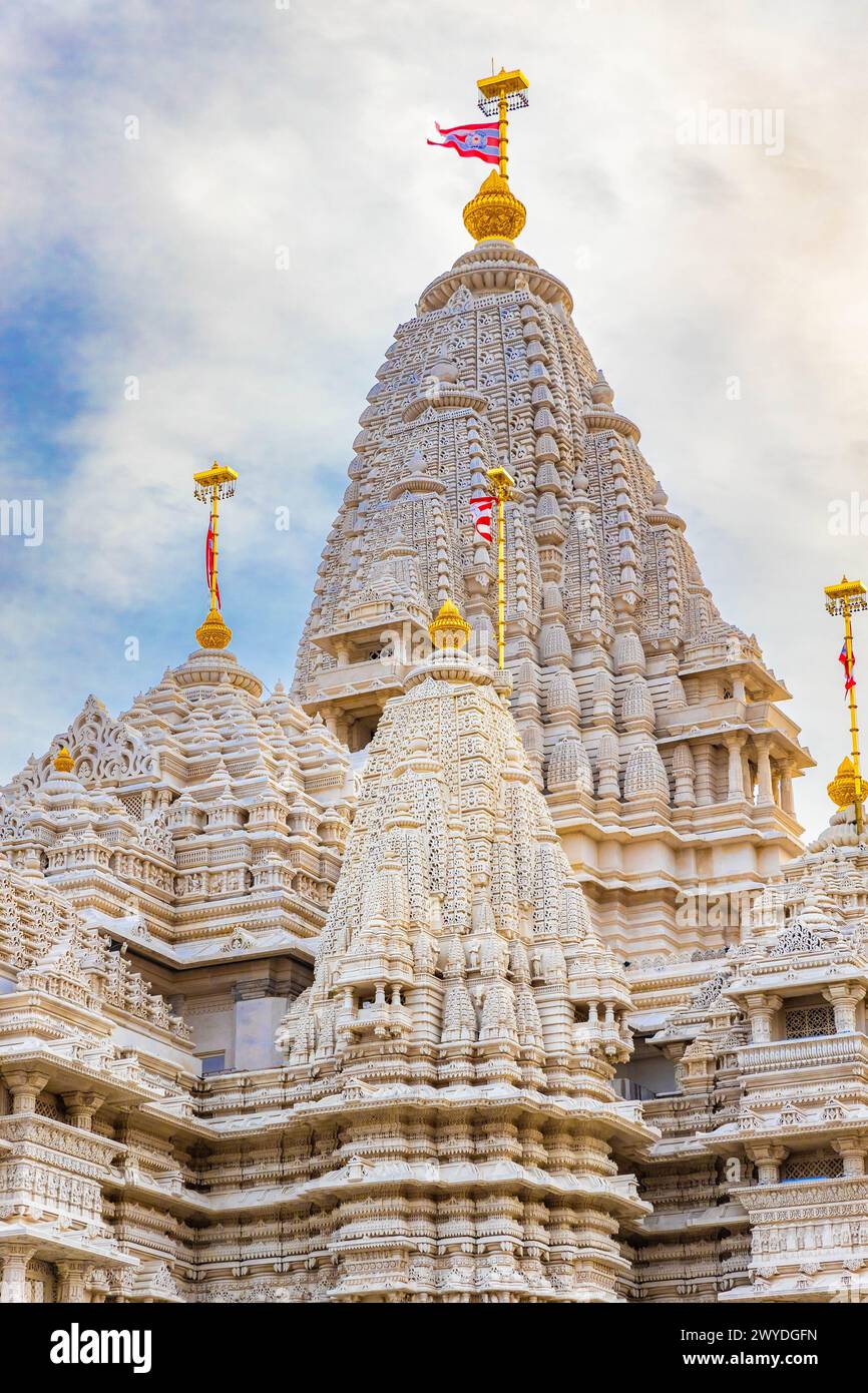 Vista panoramica del tempio di Akshardham Mahamandir al BAPS Swaminarayan Akshardham durante il tramonto Foto Stock