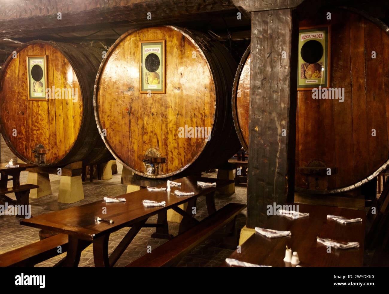 Botti di «Kupela», Petritegi tipica casa di sidro («sagardotegi»), Astigarraga, Gipuzkoa, Euskadi, Spagna. Foto Stock