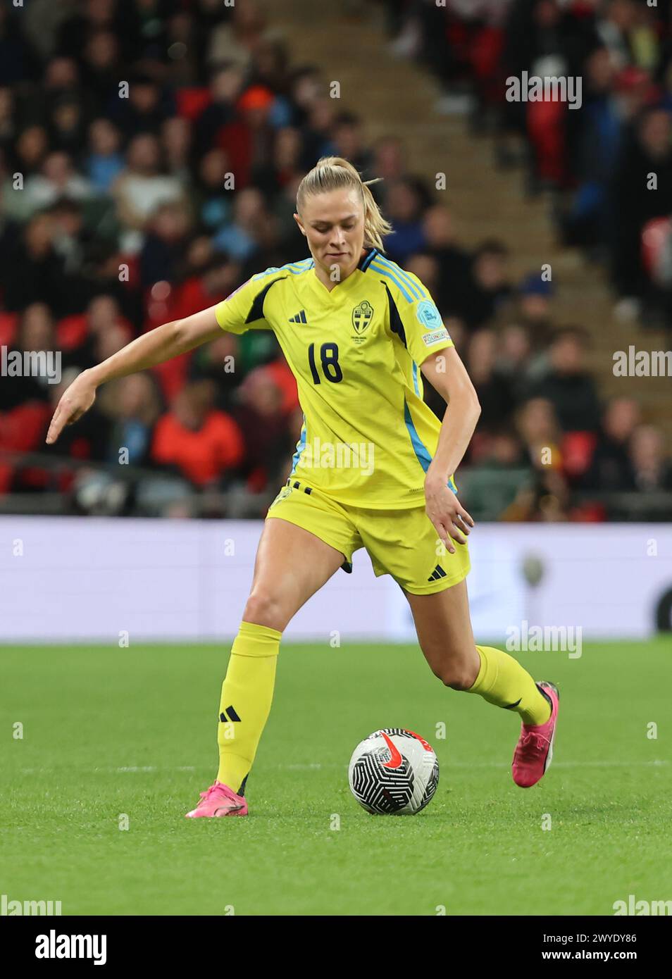 Londra, Regno Unito. 5 aprile 2024. Fridolina Rolfo della Svezia durante la partita di qualificazione al Campionato europeo femminile tra Inghilterra donne contro Svezia donne allo stadio di Wembley, Londra, il 5 aprile 2024 Credit: Action foto Sport/Alamy Live News Foto Stock