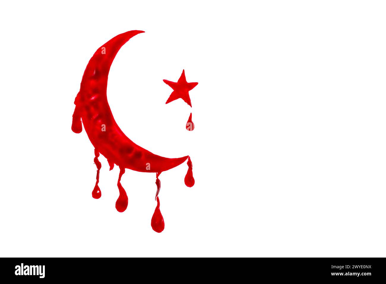 Simbolo islamico, Mezzaluna e Stella, fatto con sangue finto isolato su bianco Foto Stock