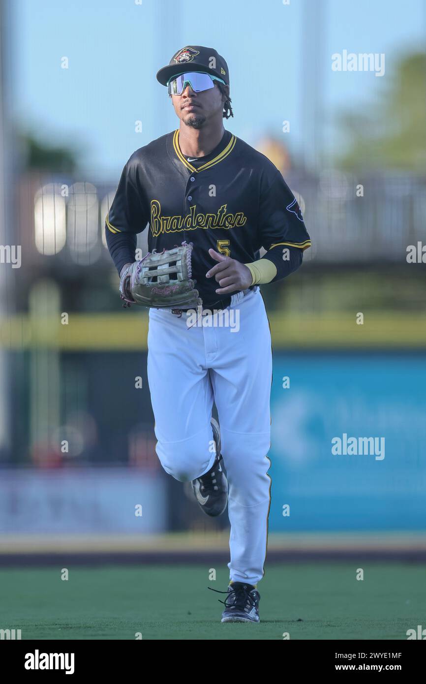 Bradenton, FL: Bradenton Marauders ha lasciato l'esterno Braylon Bishop (5) corre al dugout durante una partita della MiLB contro i Clearwater Threshers il 5 aprile, Foto Stock