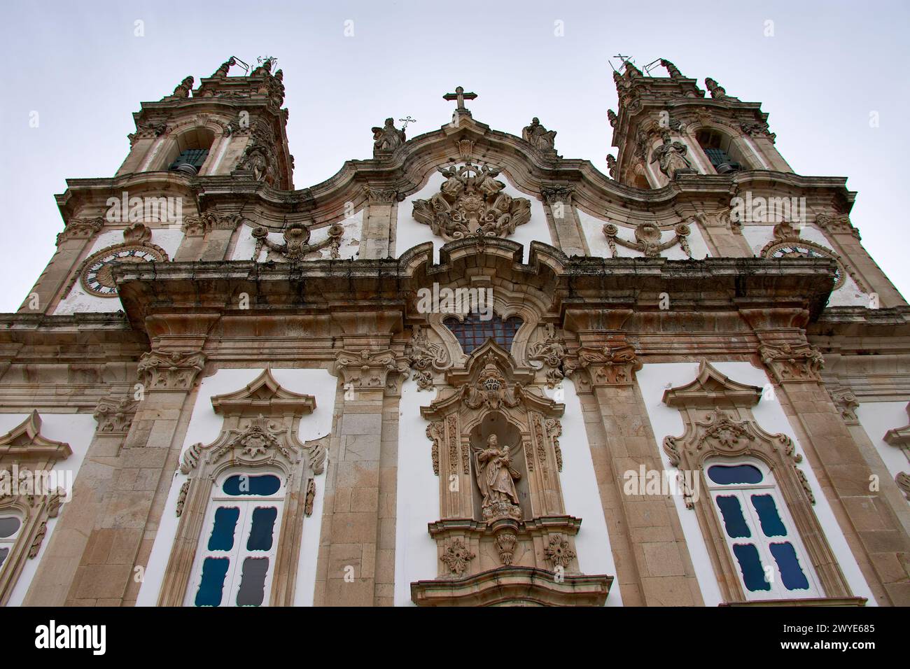 Cappella del Santuario di Nossa Senhora dos Remedios in cima alla scalinata barocca sopra Lamego in Portogallo Foto Stock