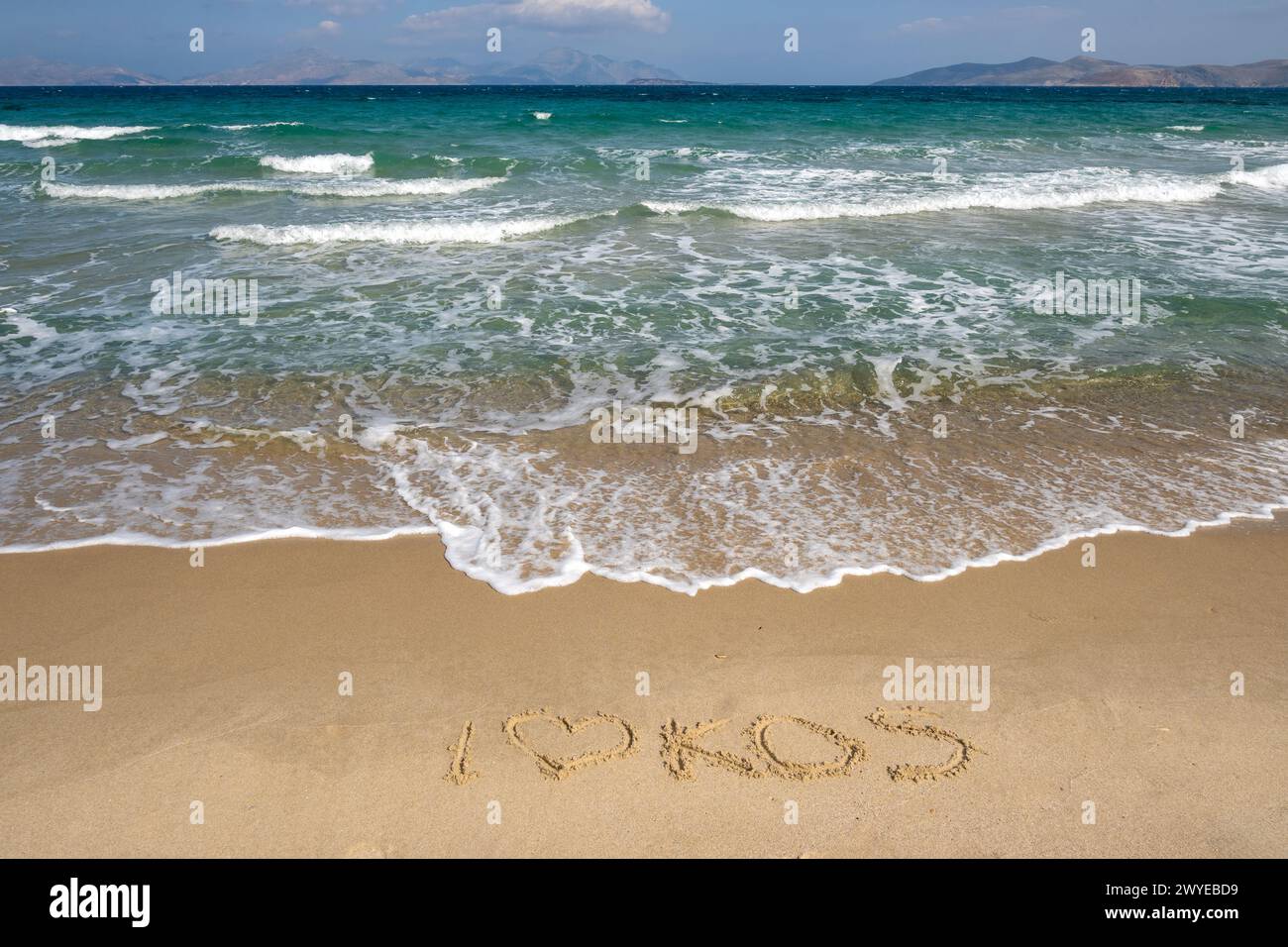 Spiaggia di Marmari con sabbia dorata, acque color smeraldo, la migliore spiaggia di Kos. Dodecaneso, Grecia Foto Stock
