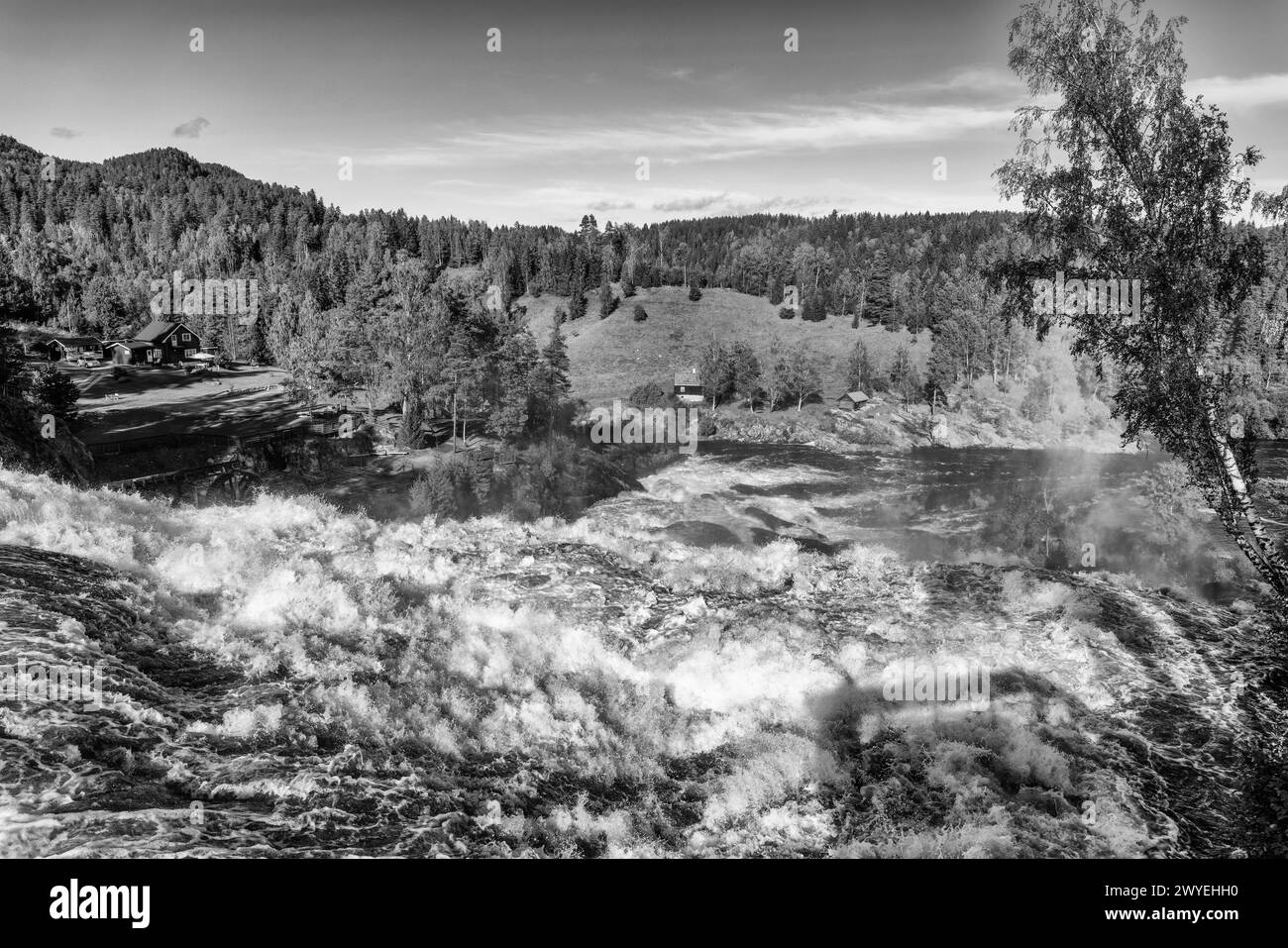 Cascata Haugfossen e Haugfosstråkka sul fiume Simoa presso Blaafarvevaeket e la miniera di cobalto, Åmot, Modum, Buskerud Foto Stock