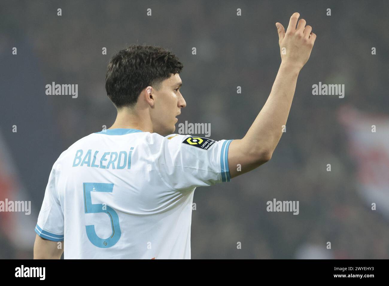 Leonardo Balerdi di Marsiglia durante la partita di campionato francese di Ligue 1 tra Lille OSC (LOSC) e Olympique de Marseille (OM) il 5 aprile 2024 allo Stade Pierre Mauroy di Villeneuve-d'Ascq vicino a Lille, Francia Foto Stock