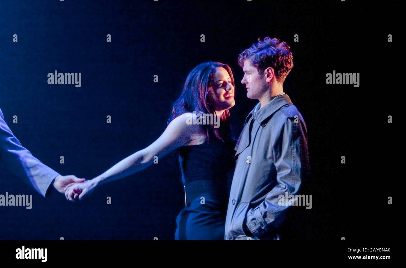 Michelle Ryan (Sophia), Kyle Soller (Tom Ripley) in THE TALENTED MR. RIPLEY di Phyllis Nagy al Theatre Royal, Royal & Derngate, Northampton, Inghilterra 21/09/2010 dal romanzo di Patricia Highsmith design: Hannah Clark illuminazione: Anna Watson regista: Raz Shaw Foto Stock