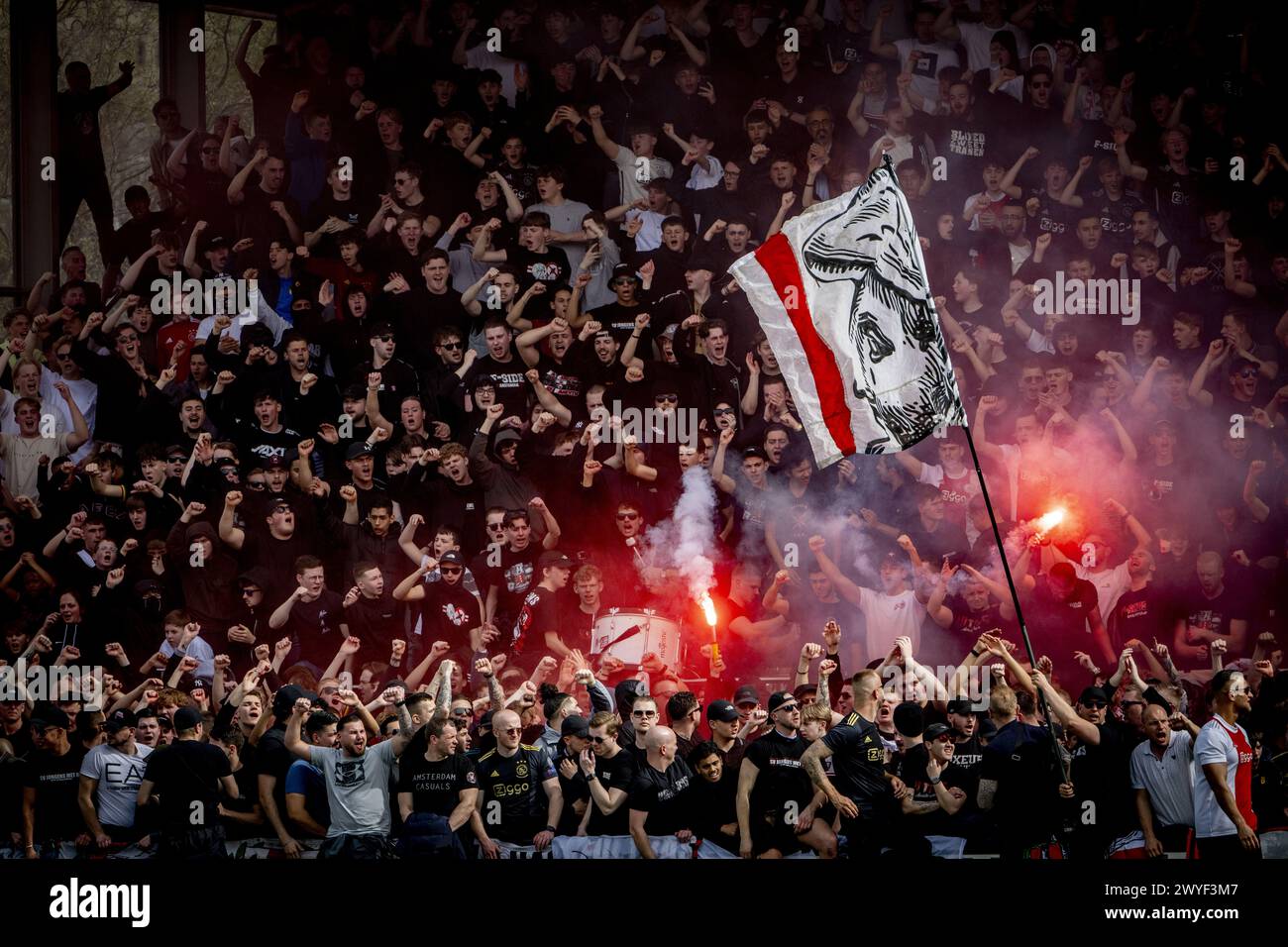 AMSTERDAM - giocatori e tifosi dell'Ajax durante un allenamento dell'Ajax al futuro, prima del Classic contro il Feyenoord. ANP ROBIN UTRECHT credito: ANP/Alamy Live News Foto Stock