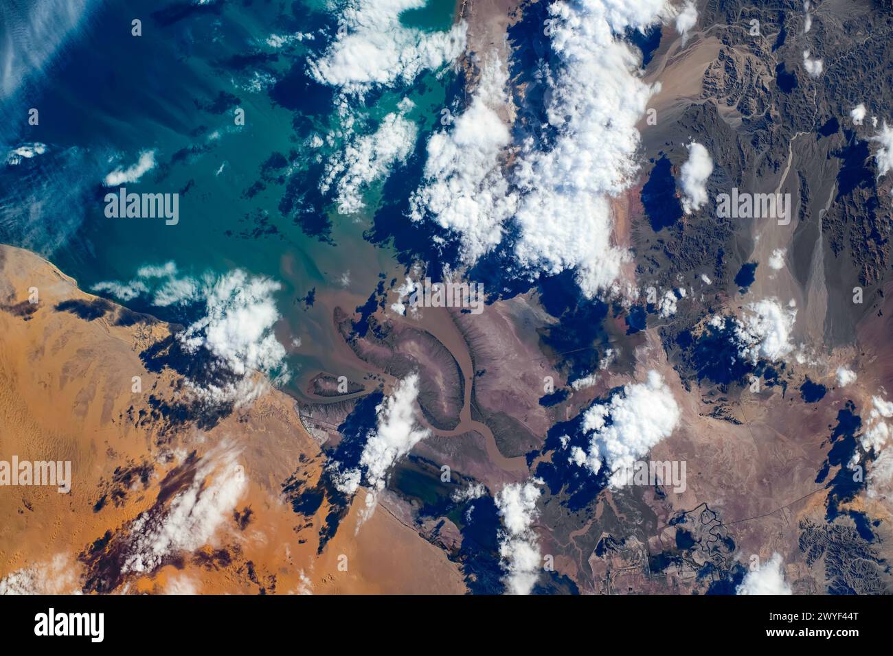 Caratteristiche costiere del Golfo della California, Stati Uniti, Messico. Miglioramento digitale di un'immagine fornita dalla NASA Foto Stock