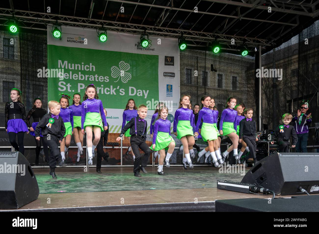 Muenchen, St Patricks Day, Rice TIR na Nog auf der Buehne in der Ludwigsstrasse **** Monaco, St Patricks Day, Rice TIR na Nog sul palco di Ludwigsstrasse Foto Stock