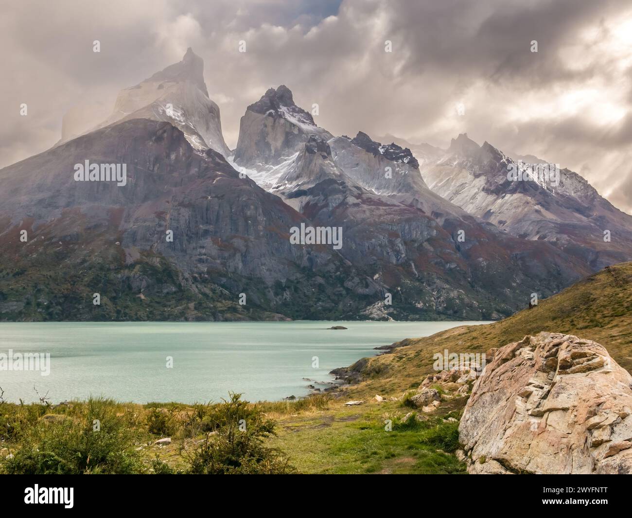 Le cime granitiche del Parco nazionale del lago Pehoe e Torres del Paine, Patagonia, Cile, Sud America Foto Stock