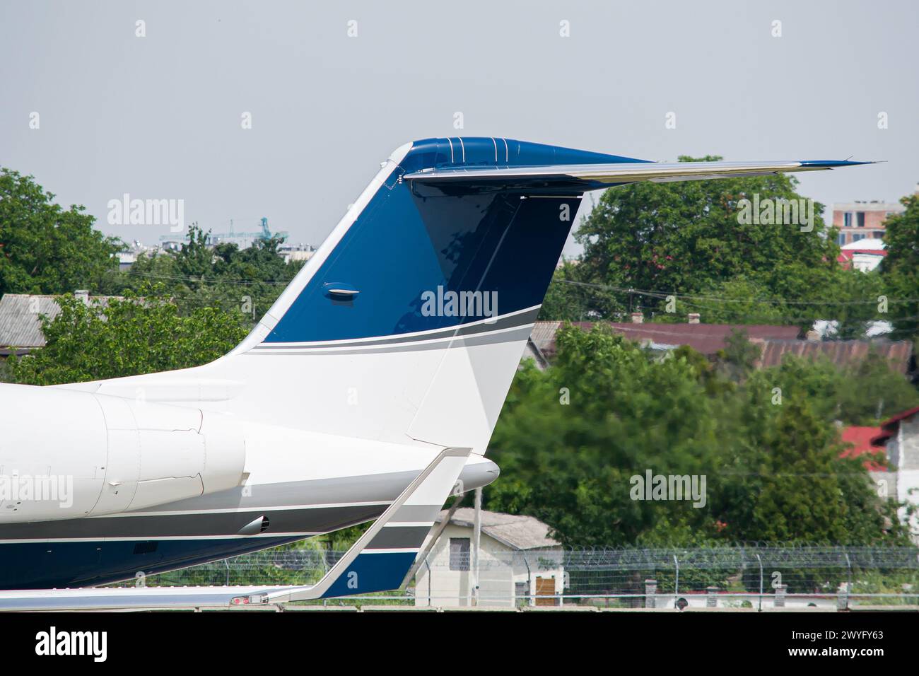 Primo piano dello stabilizzatore verticale e dell'aletta dell'aeromobile VIP privato Foto Stock