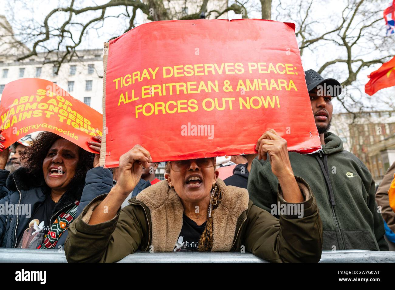 Londra, Regno Unito. 6 aprile 2024. I tigraniani si riuniscono fuori Downing Street dopo 2 anni di genocidio e la carestia nel Tigray, nel nord dell'Etiopia. Crediti: Andrea Domeniconi/Alamy Live News Foto Stock