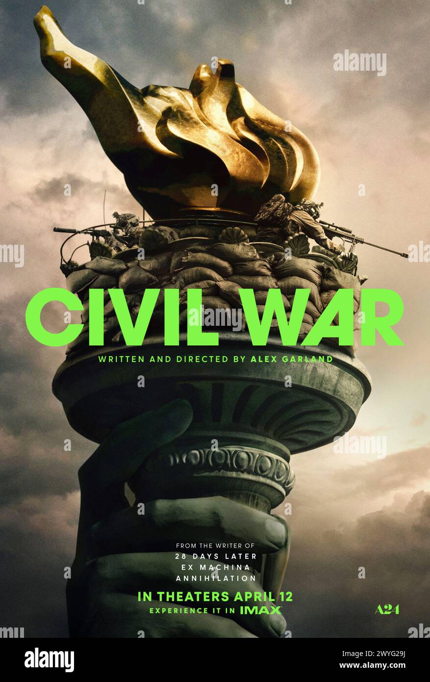 Civil War (2024) diretto da Alex Garland e interpretato da Jesse Plemons, Cailee Spaeny e Kirsten Dunst. Nel prossimo futuro, un team di giornalisti viaggia attraverso gli Stati Uniti durante una rapida escalation della guerra civile che ha travolto l'intera nazione. US un foglio poster ***SOLO PER USO EDITORIALE***. Credito: BFA / A24 Foto Stock