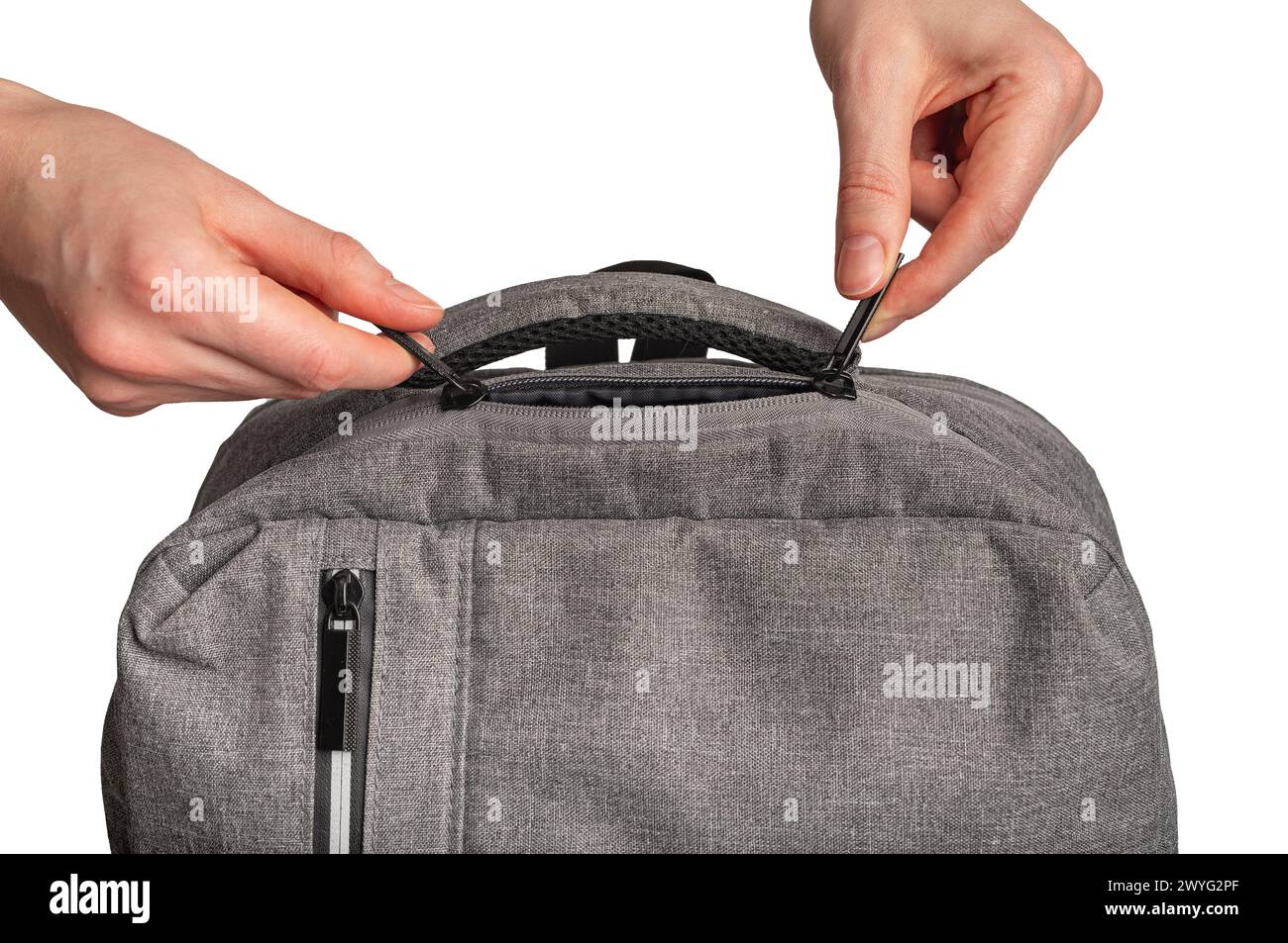 Chiusura a mano con zip, chiusura a zip del sacchetto in tessuto, zaino isolato su sfondo bianco. Foto Stock