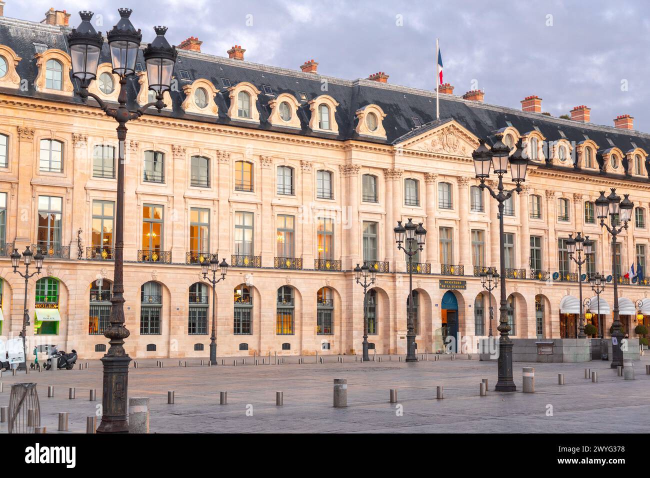 Parigi, Francia - 20 GENNAIO 2022: La Place Vendome, precedentemente noto come Place Louis-le-Grand è una piazza nel 1st ° arrondissement di Parigi, Francia, è t Foto Stock