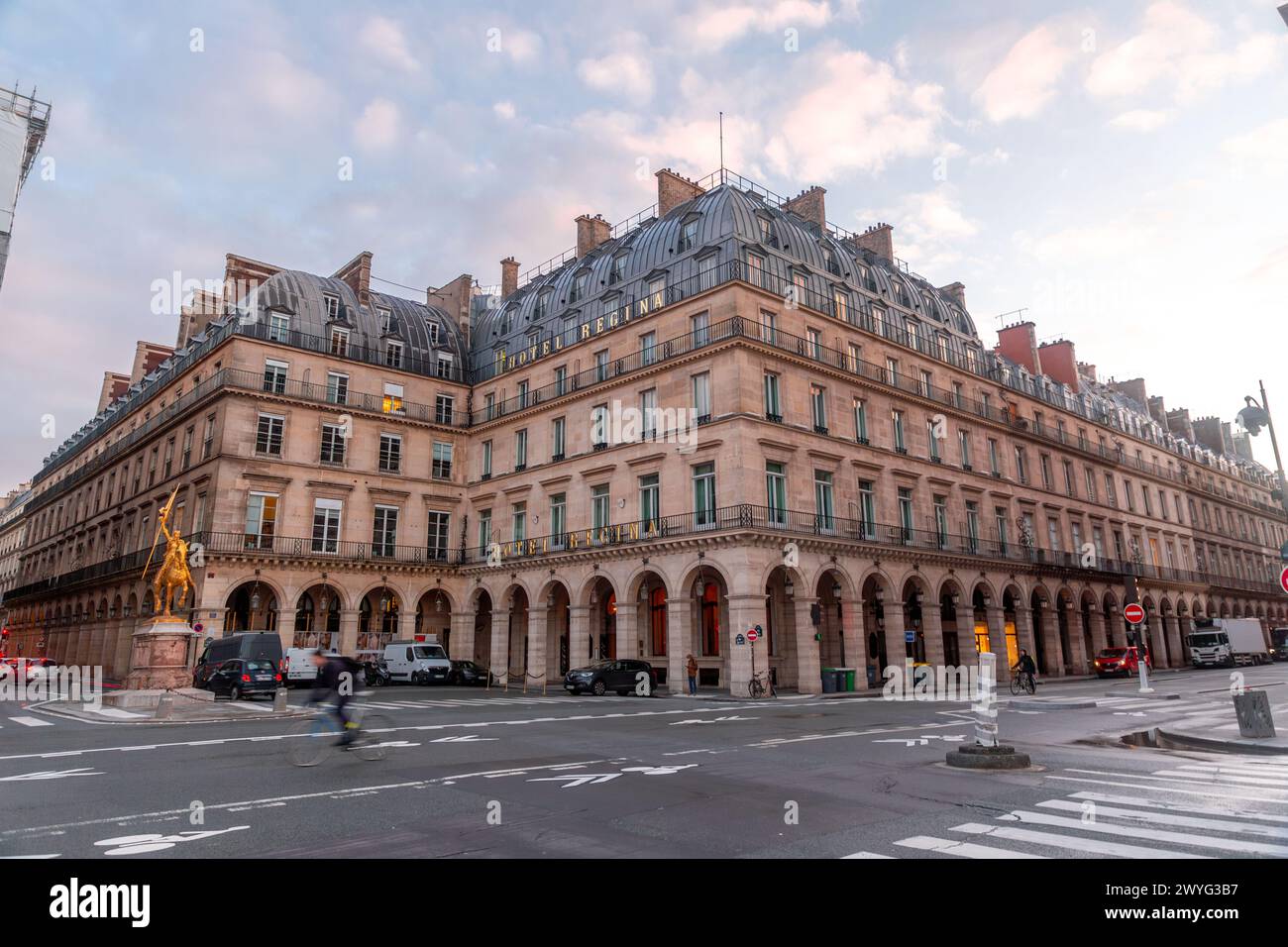 Parigi, Francia - 20 gennaio 2022: La statua di Jeanne d'Arc è una scultura equestre in bronzo dorato francese del 1874 di Giovanna d'Arco di Emmanuel Fremiet, Vendome Foto Stock