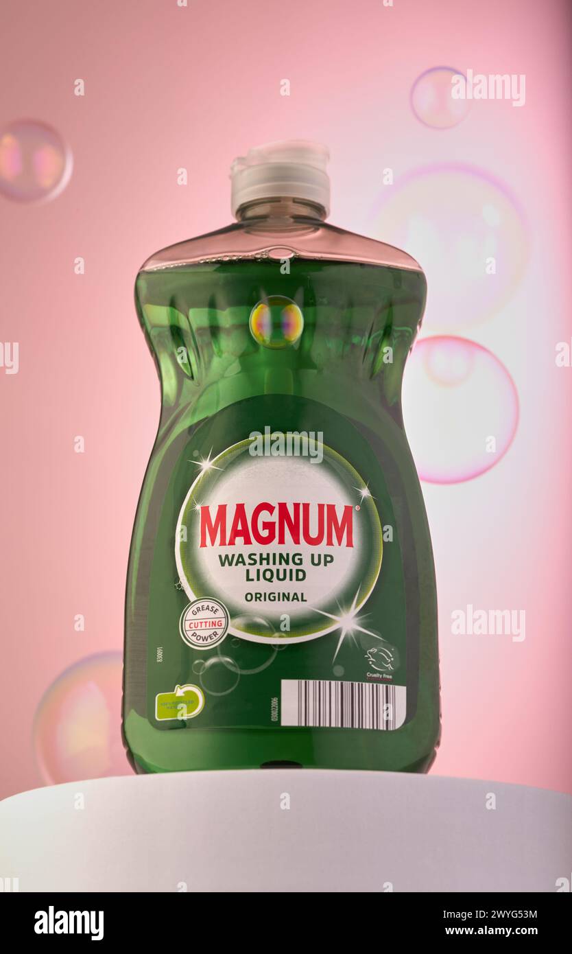 Mansfield,Nottingham,Regno Unito,6 marzo 2024:immagine studio del detersivo Magnum per piatti, prodotto da Aldi Stores Ltd. Foto Stock