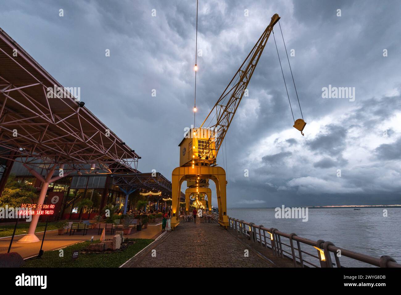 Docks Station a Belem City è un luogo popolare con ristoranti e negozi Foto Stock