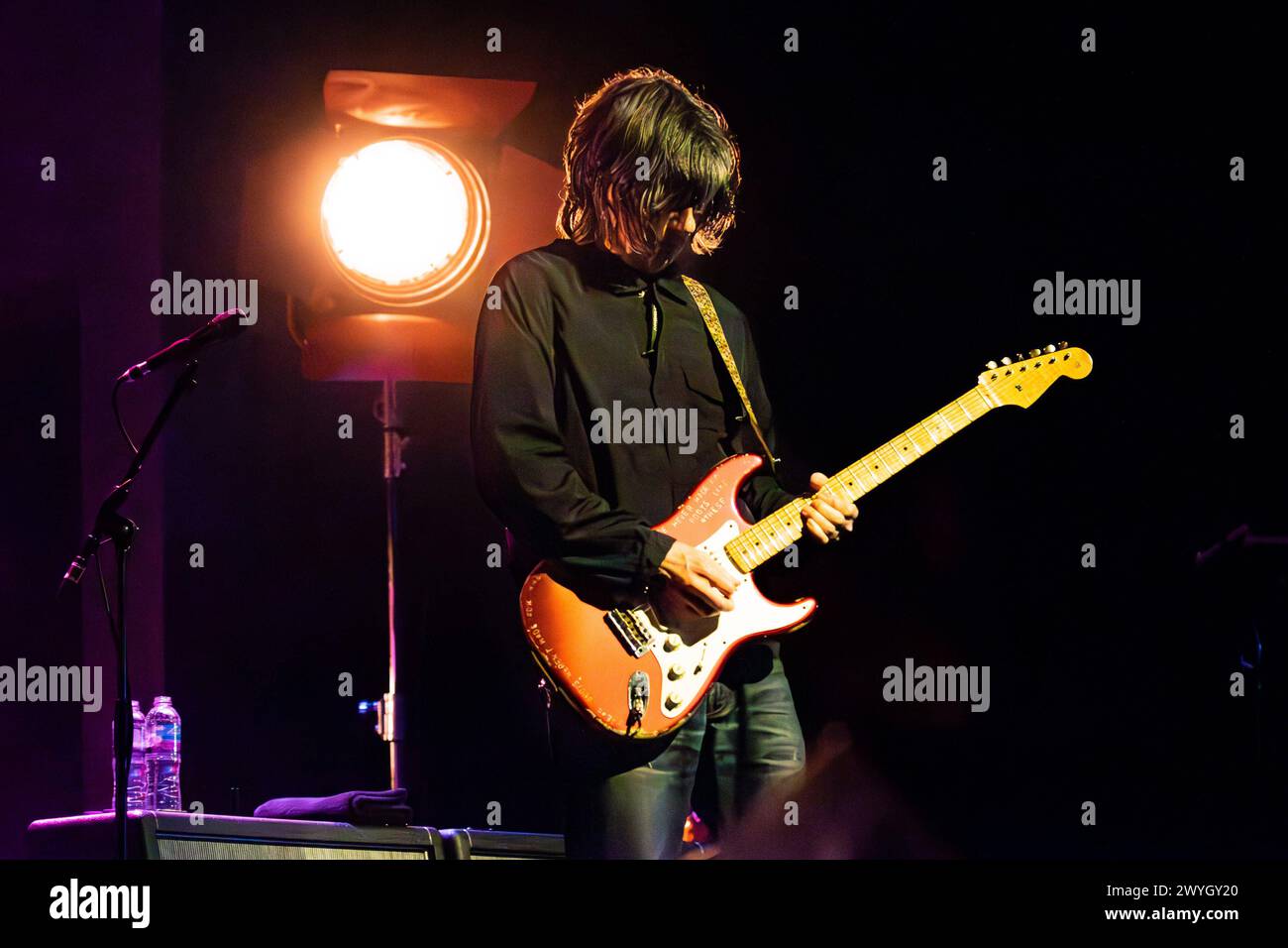 Concerto musicale - Liam Gallagher & John Squire John Squire Milan Fabrique Italia Copyright: XMirkoxFava/TSCKx/xLiveMediax LPM 1301022 Foto Stock