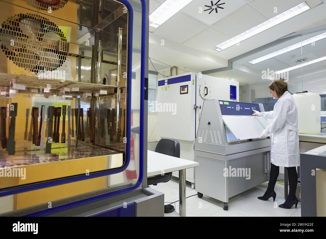 Camere climatiche e camera UV ultravioletta. Corrosione ed elettrochimica in laboratorio. Divisione energia e ambiente. Tecnalia ricerca e innovazione. Donostia. San Sebastian. Gipuzkoa. Paesi Baschi. Spagna. Europa. Foto Stock