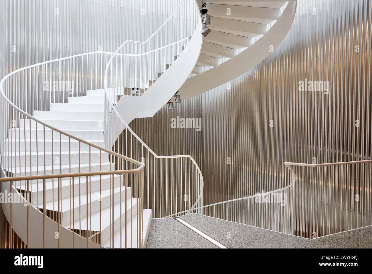 Escalera en espiral, Interior de edificio de oficinas, Bizkaia, Zamudio, Pais Vasco, España. Foto Stock