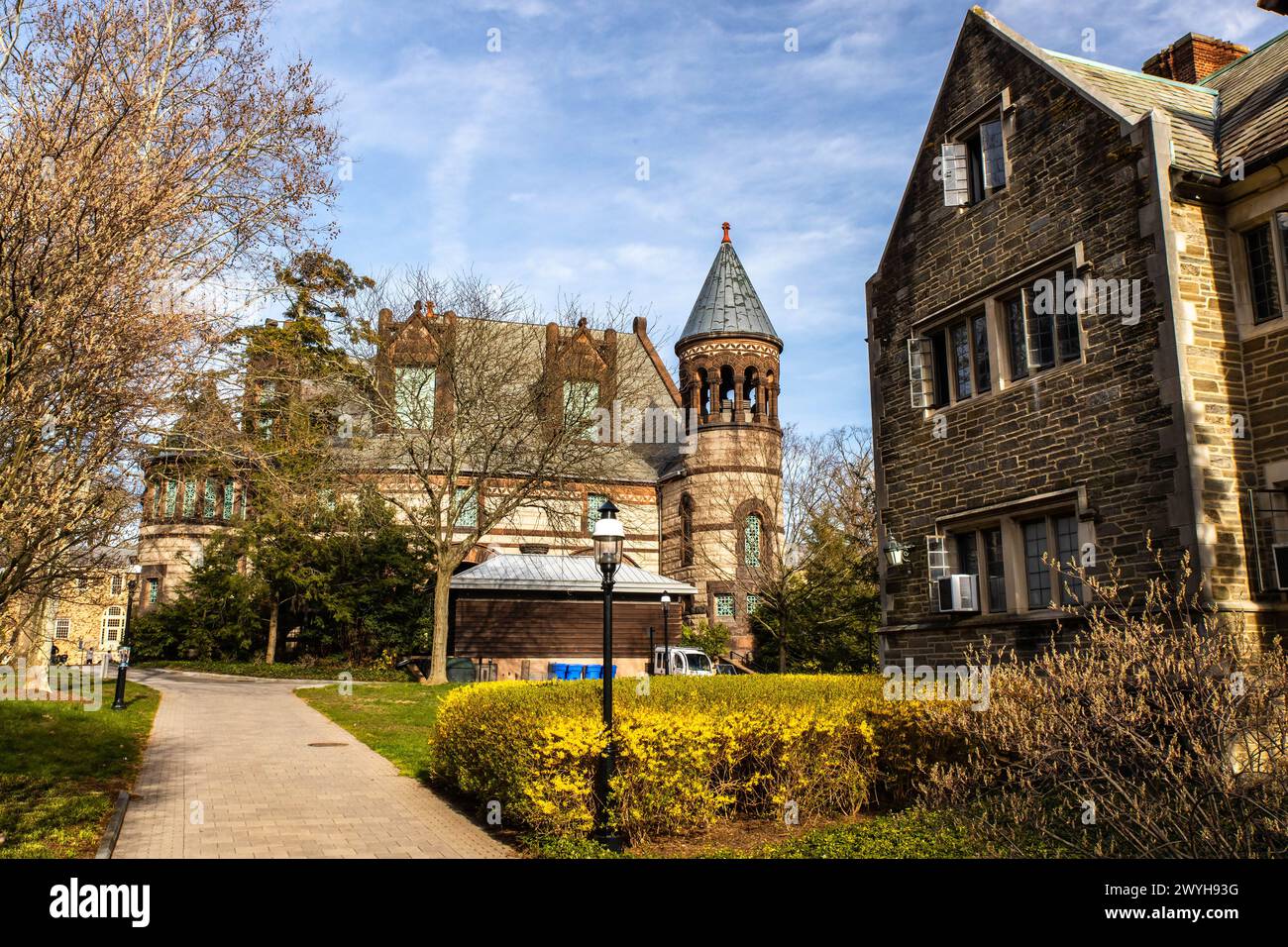 Vista panoramica dell'Auditorium Richardson presso la Princeton University in primavera Foto Stock