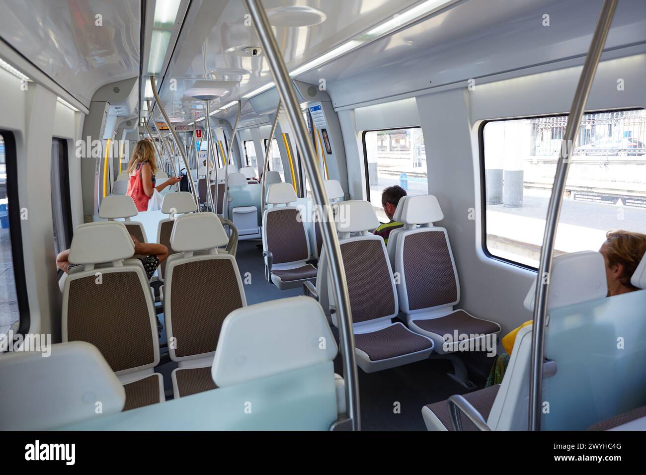 Treni. Commuter Train Station. Euskotren. Easo Square. Donostia. San Sebastian. Paese basco. Spagna. Foto Stock