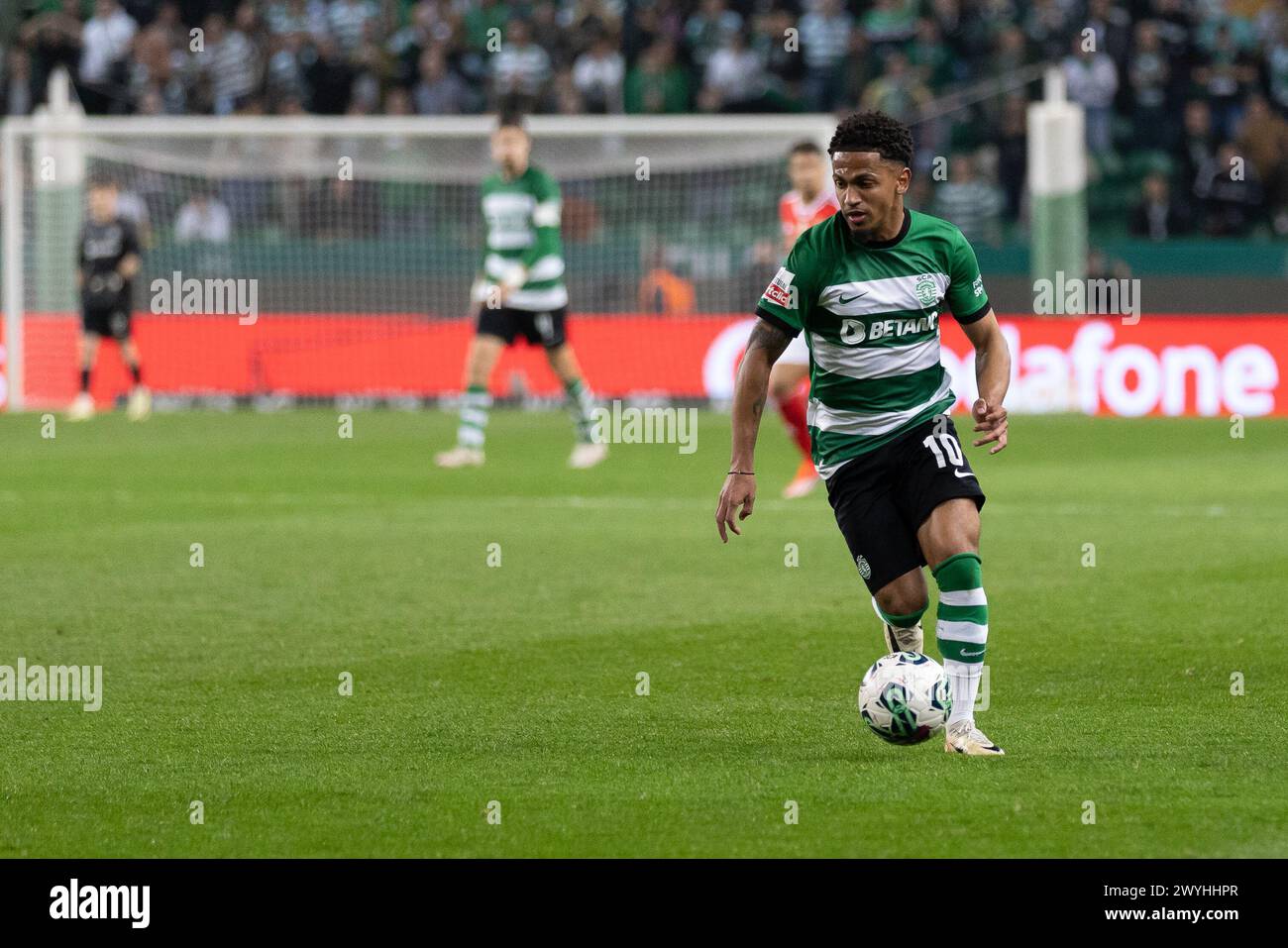 6 aprile 2024. Lisbona, Portogallo. L'attaccante dello Sporting dall'Inghilterra Marcus Edwards (10) in azione durante la partita del Matchday 28 di Liga Portugal Betclic, Sporting CP vs SL Benfica Credit: Alexandre de Sousa/Alamy Live News Foto Stock