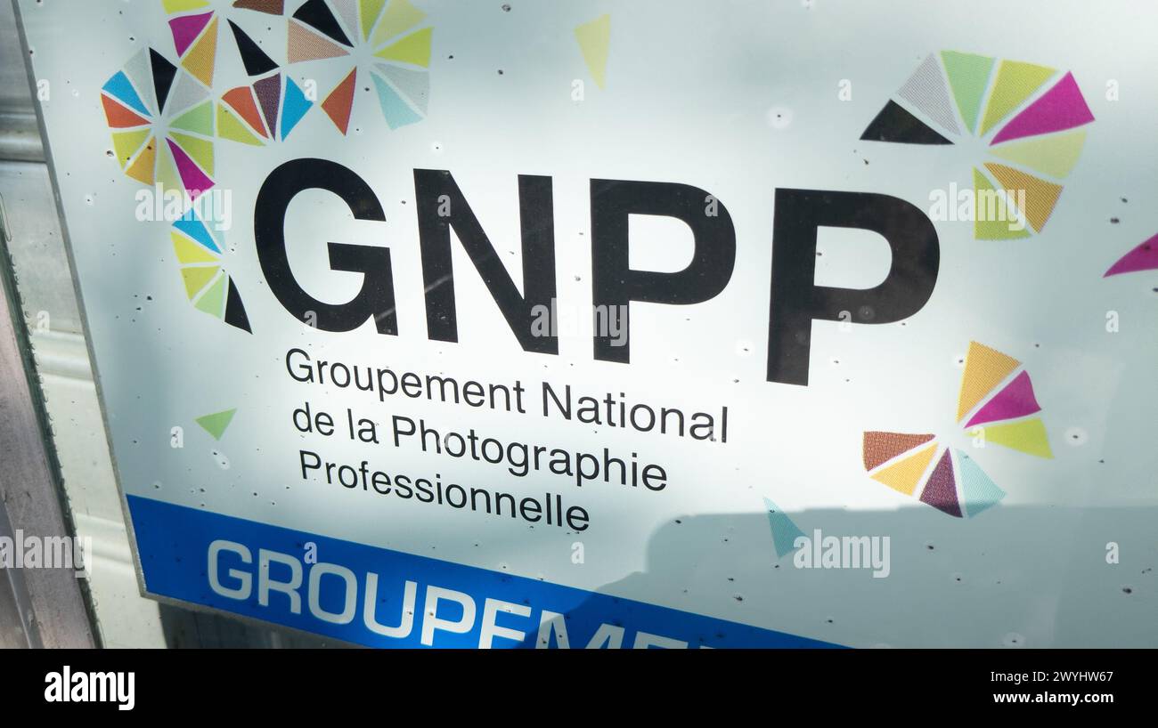Bordeaux , Francia - 04 02 2024 : gnpp Groupement National de la Photographie Professionnelle logo e cartello di testo davanti al negozio marchio francese di digita Foto Stock