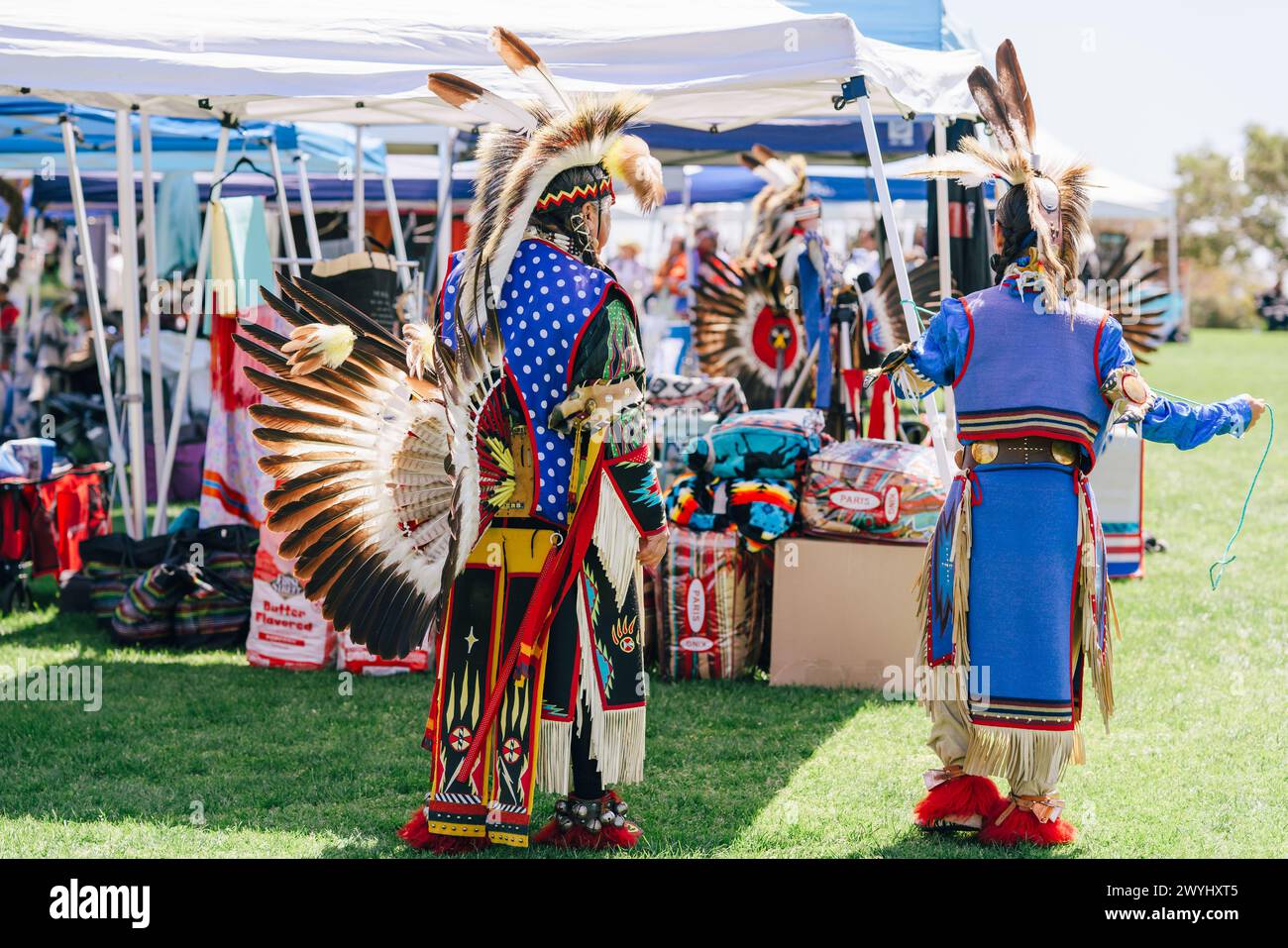 Malibu, California. 6 aprile 2024. Chumash Day Pow Wow e Inter-tribal Gathering. Il Malibu Bluffs Park festeggia i 24 anni di vita dell'Annu Foto Stock