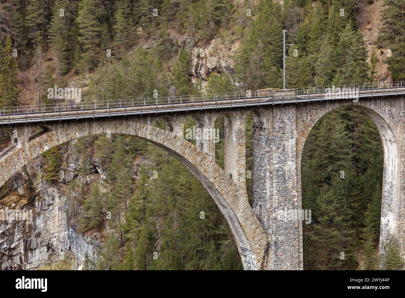 Vista panoramica del viadotto di Wiesen dal punto di vista sud. Foto Stock