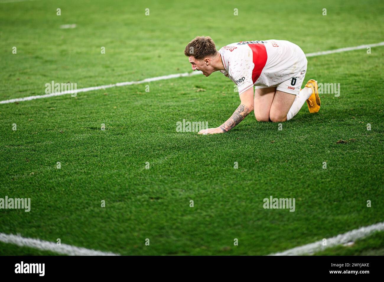 DORTMUND, GERMANIA - 6 APRILE 2024: Enzo Millot, partita di calcio della Bundesliga Borussia Dortmundh vs Stoccarda al Signal Iduna Park Foto Stock