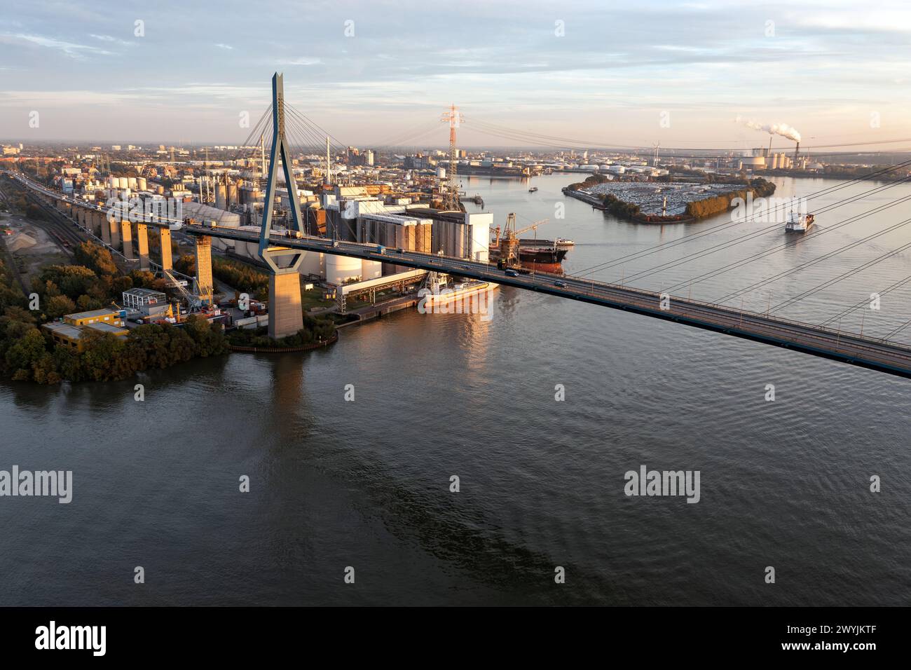 Vista aerea del ponte Koehlbrand nel porto di Amburgo Foto Stock